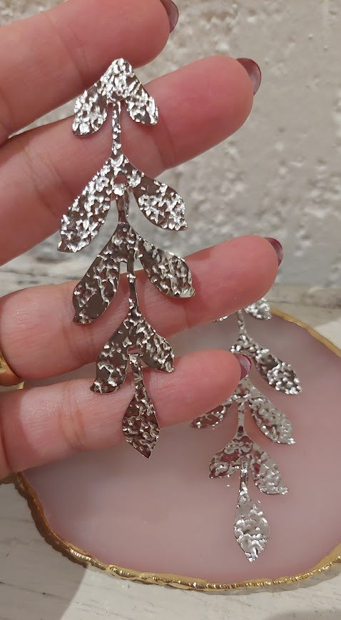 Brincos Folhas compridos em Dourado e Prateado