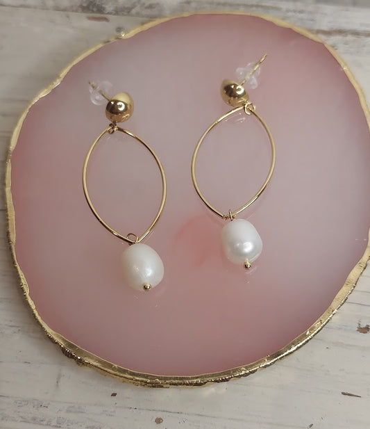 Brinco Argola Oval com Perola Branca